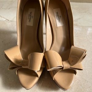 Valentino bow pumps size 38.5 nude